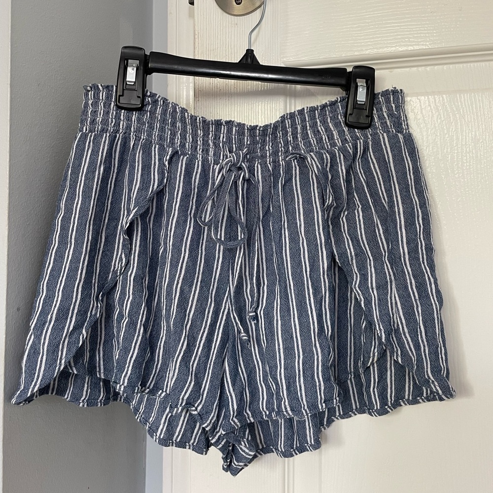 American eagle shorts, size small